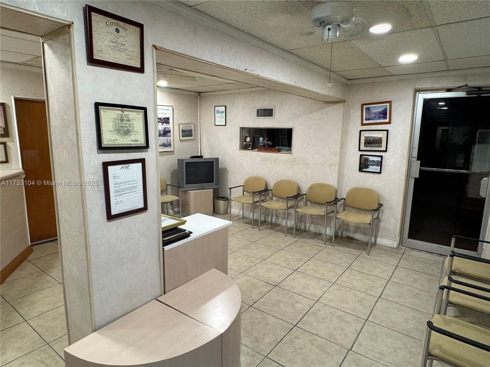 合同活跃: $2,200,000 (0 贝兹, 0 浴室, 0 平方英尺)