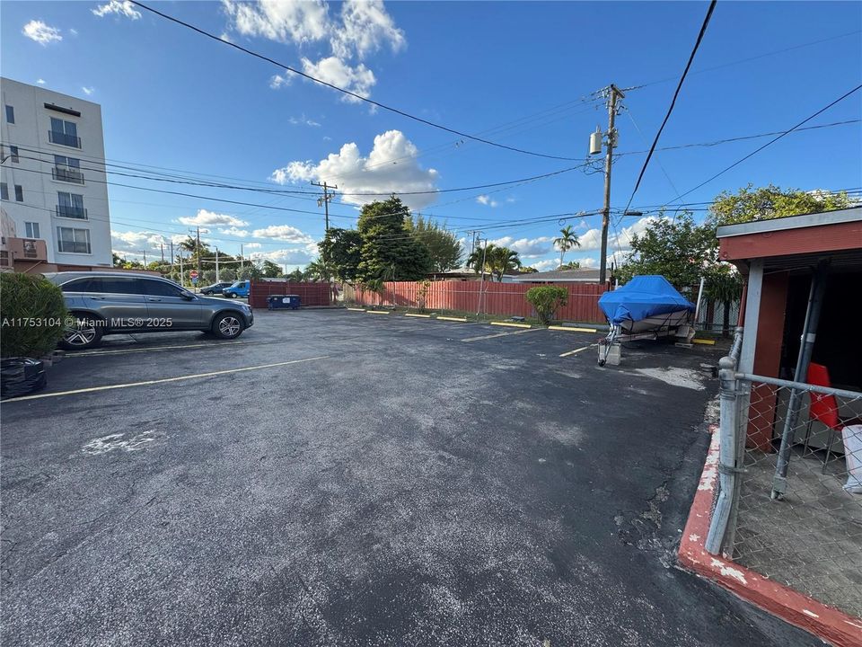 合同活跃: $2,200,000 (0 贝兹, 0 浴室, 0 平方英尺)