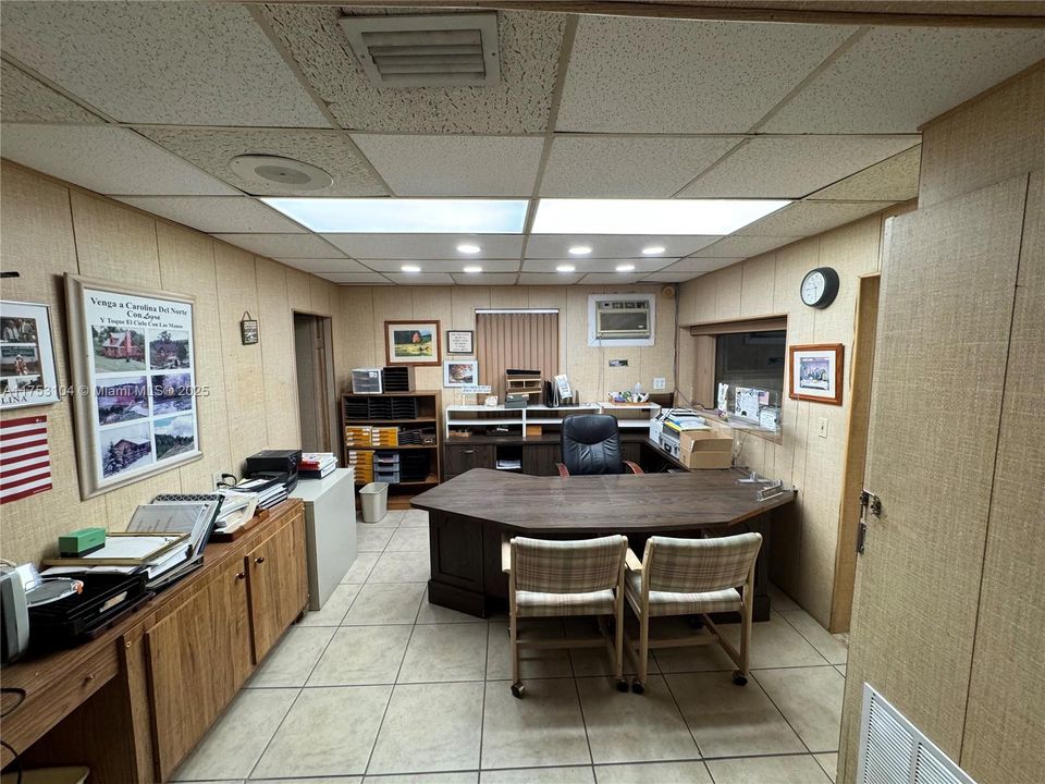 合同活跃: $2,200,000 (0 贝兹, 0 浴室, 0 平方英尺)