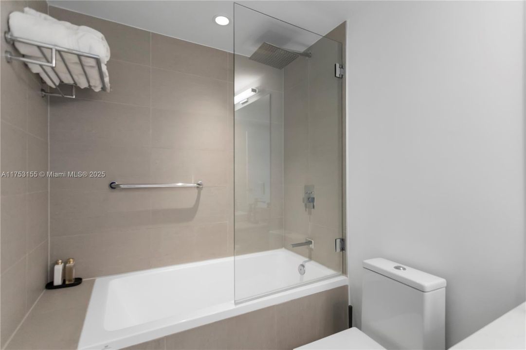 Недавно продано: $630,000 (1 спален, 1 ванн, 905 Квадратных фут)