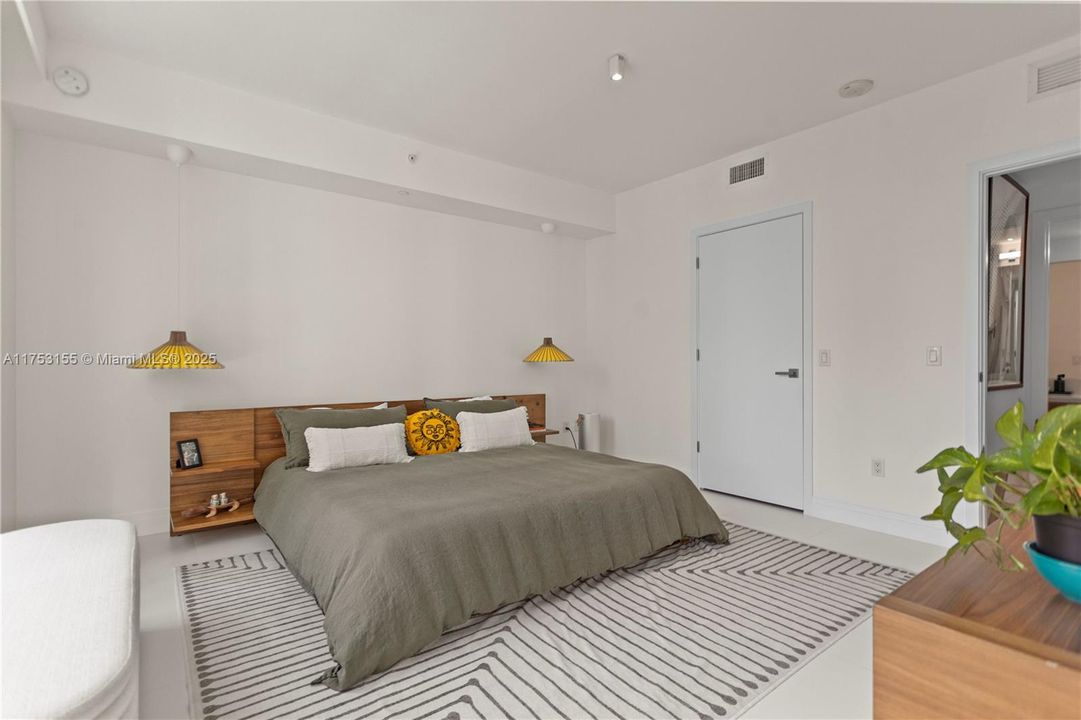 Недавно продано: $630,000 (1 спален, 1 ванн, 905 Квадратных фут)