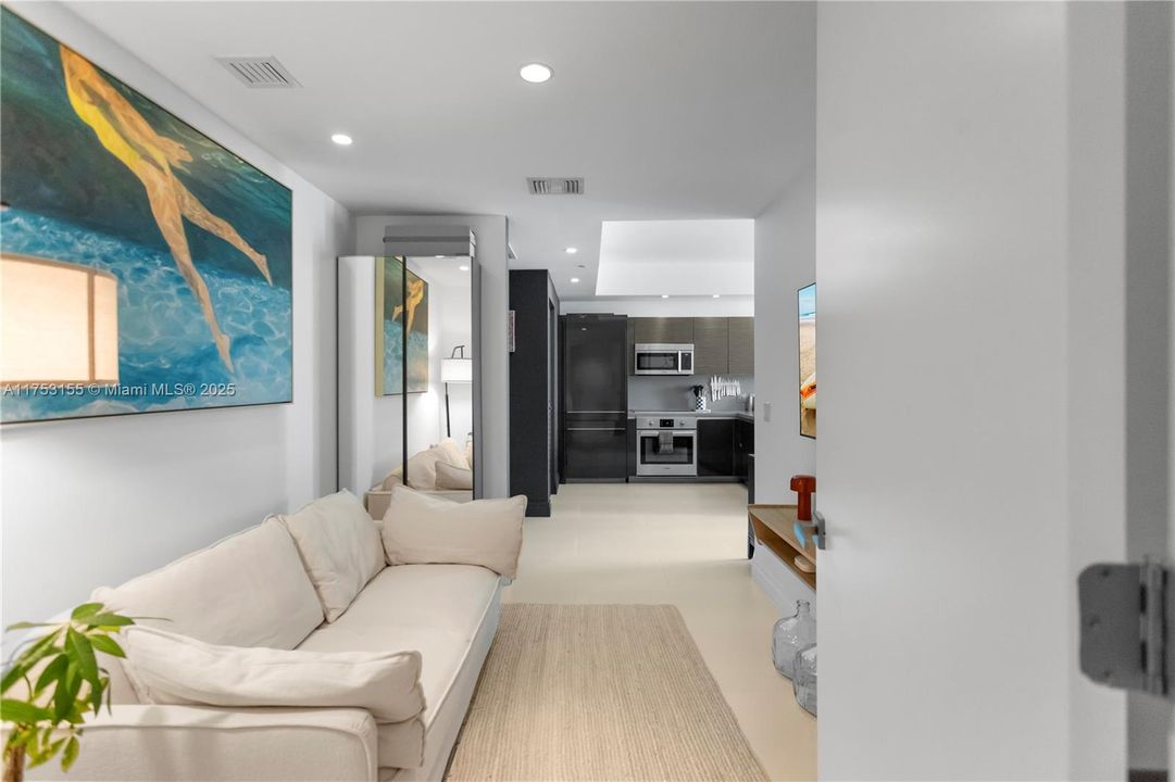 Недавно продано: $630,000 (1 спален, 1 ванн, 905 Квадратных фут)