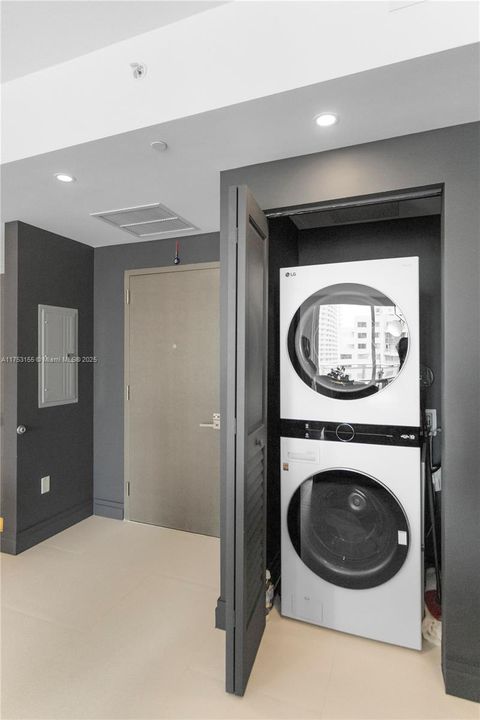 Недавно продано: $630,000 (1 спален, 1 ванн, 905 Квадратных фут)