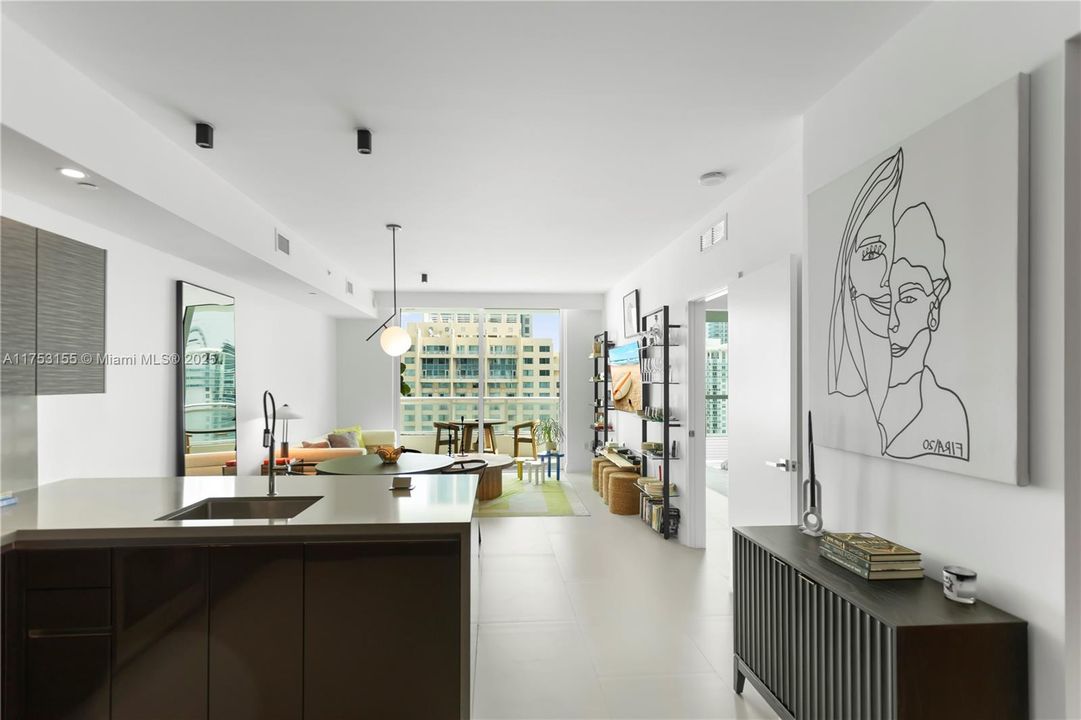 Недавно продано: $630,000 (1 спален, 1 ванн, 905 Квадратных фут)