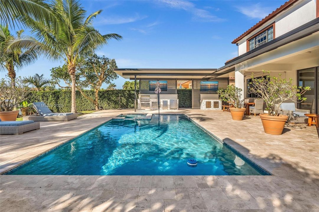 Недавно продано: $1,699,000 (5 спален, 4 ванн, 3510 Квадратных фут)