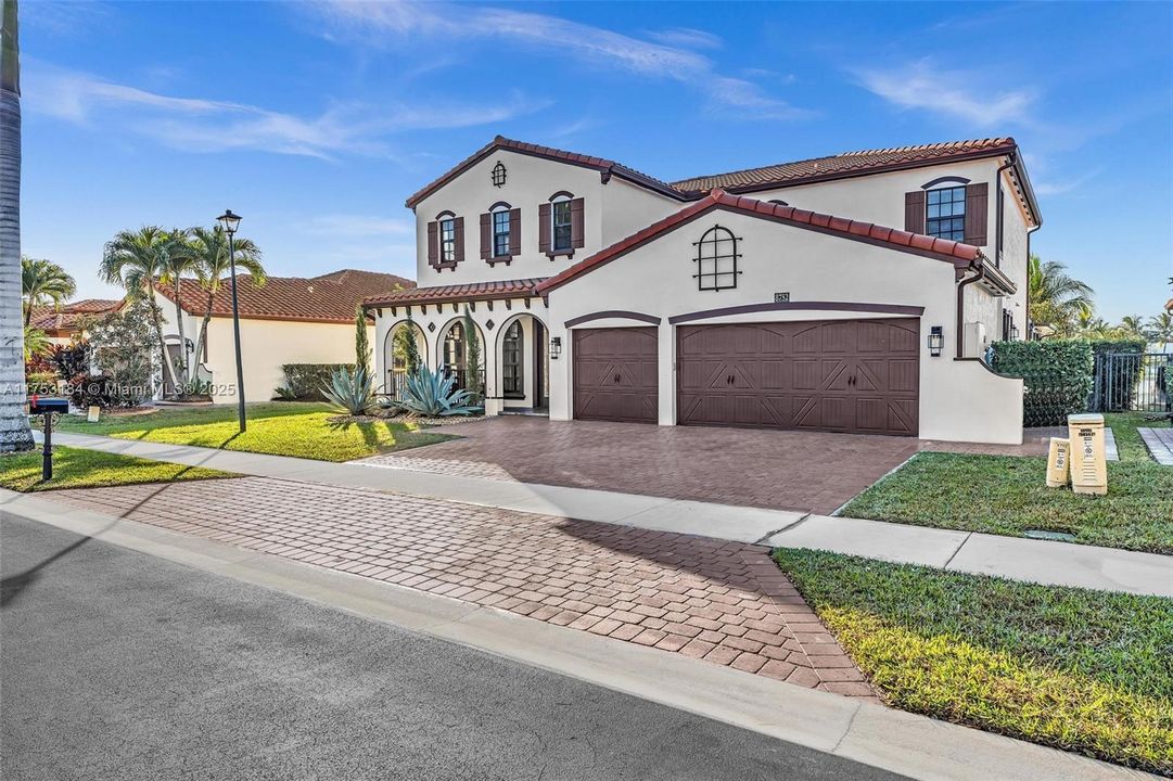 Недавно продано: $1,699,000 (5 спален, 4 ванн, 3510 Квадратных фут)