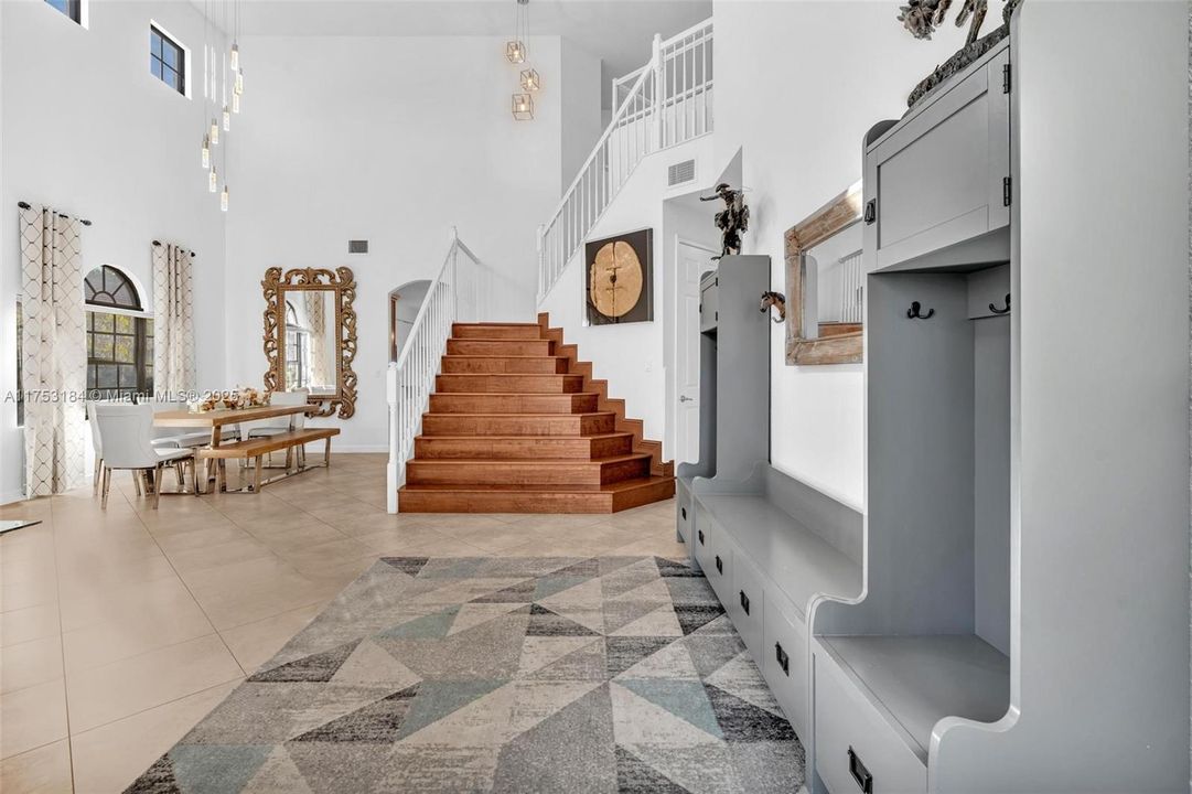 Недавно продано: $1,699,000 (5 спален, 4 ванн, 3510 Квадратных фут)