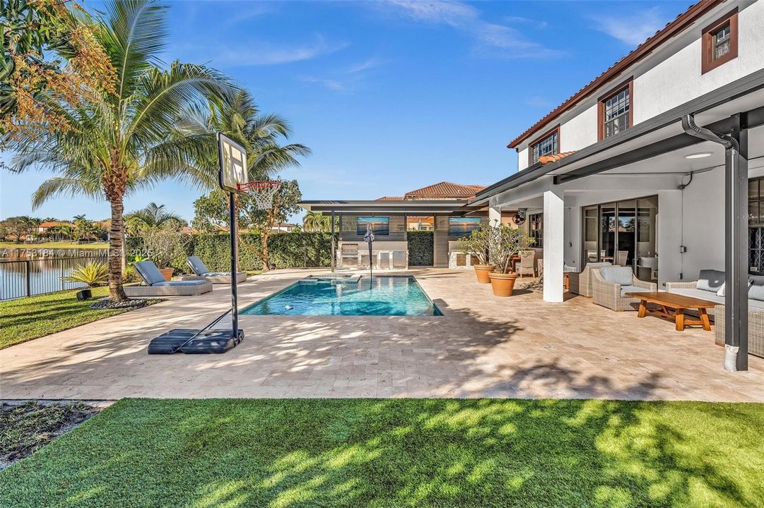 Недавно продано: $1,699,000 (5 спален, 4 ванн, 3510 Квадратных фут)