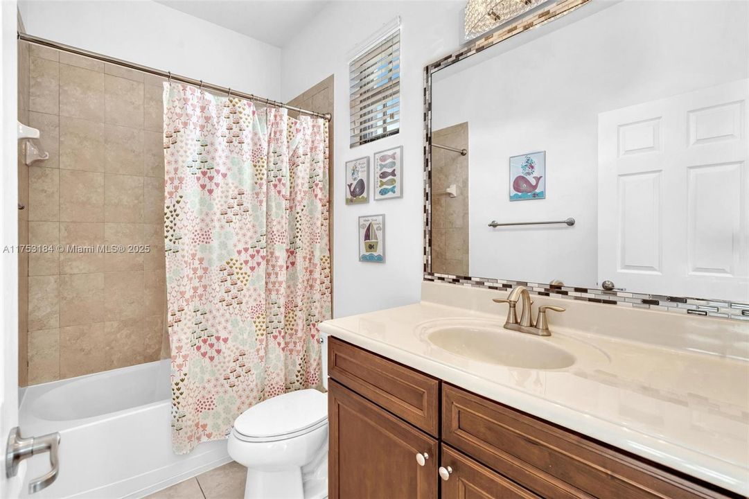 Недавно продано: $1,699,000 (5 спален, 4 ванн, 3510 Квадратных фут)