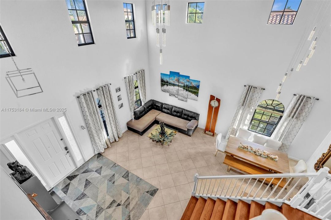 Недавно продано: $1,699,000 (5 спален, 4 ванн, 3510 Квадратных фут)