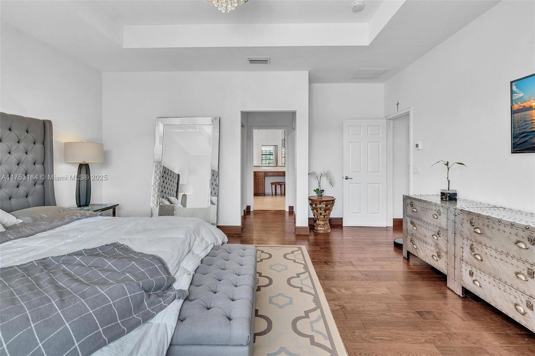 Недавно продано: $1,699,000 (5 спален, 4 ванн, 3510 Квадратных фут)