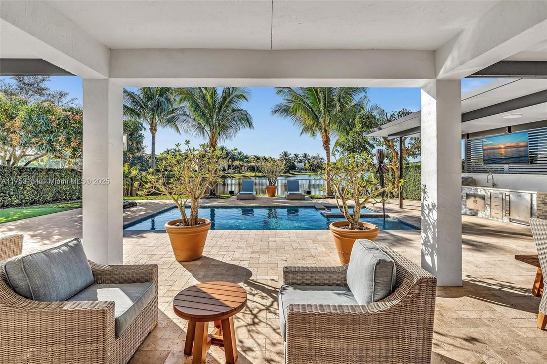 Недавно продано: $1,699,000 (5 спален, 4 ванн, 3510 Квадратных фут)