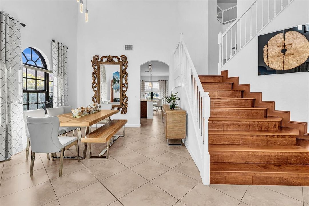 Недавно продано: $1,699,000 (5 спален, 4 ванн, 3510 Квадратных фут)