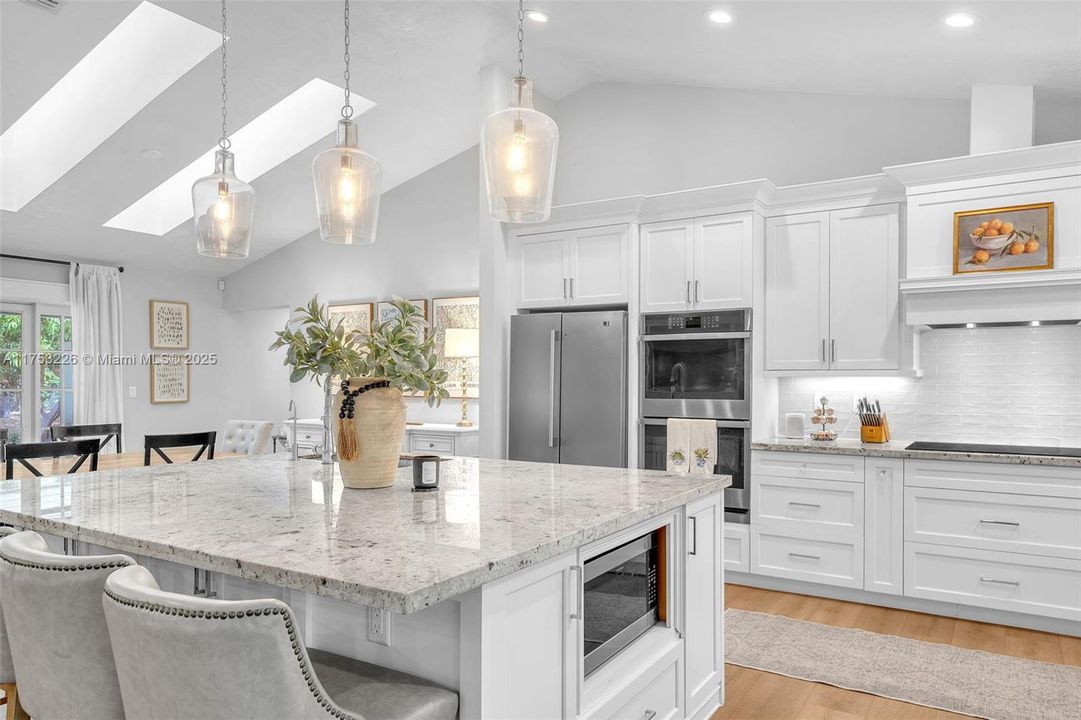 Recently Sold: $999,999 (4 beds, 3 baths, 3094 Square Feet)