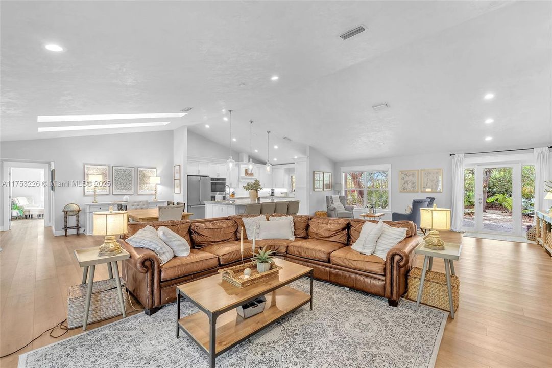 Recently Sold: $999,999 (4 beds, 3 baths, 3094 Square Feet)