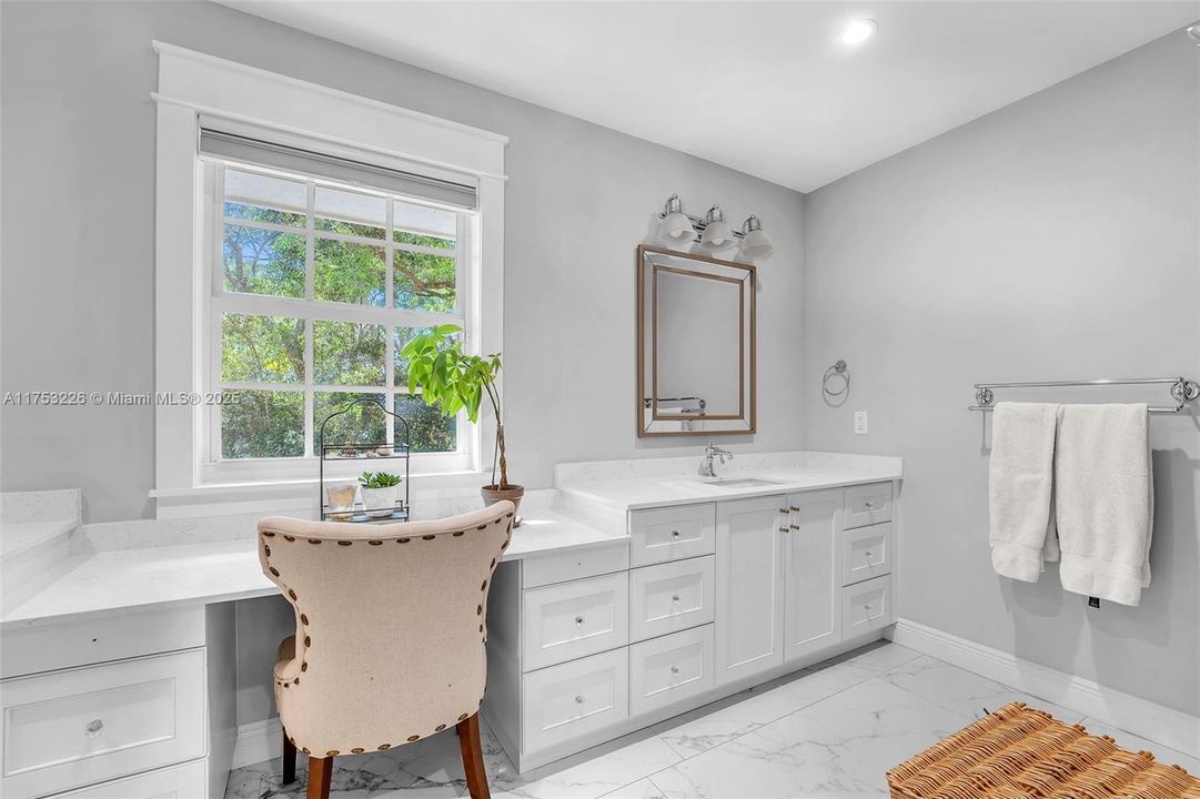 Recently Sold: $999,999 (4 beds, 3 baths, 3094 Square Feet)