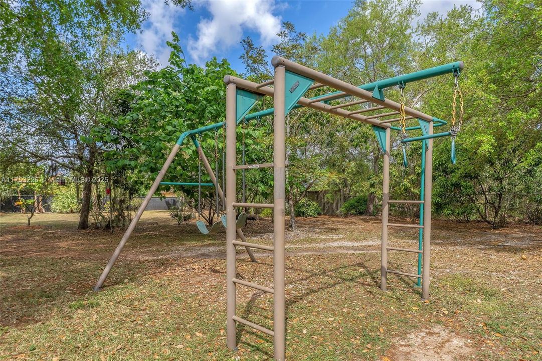 Recently Sold: $999,999 (4 beds, 3 baths, 3094 Square Feet)