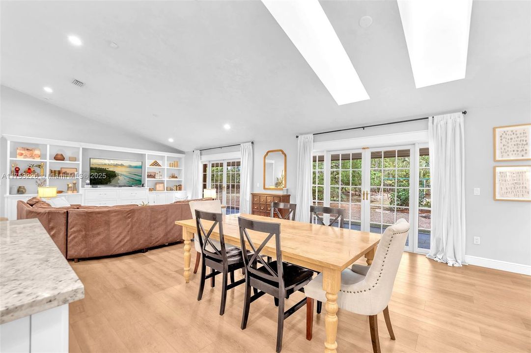 Recently Sold: $999,999 (4 beds, 3 baths, 3094 Square Feet)