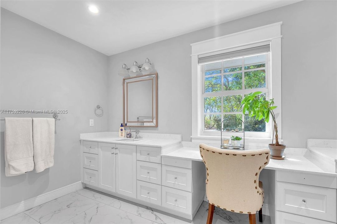 Recently Sold: $999,999 (4 beds, 3 baths, 3094 Square Feet)