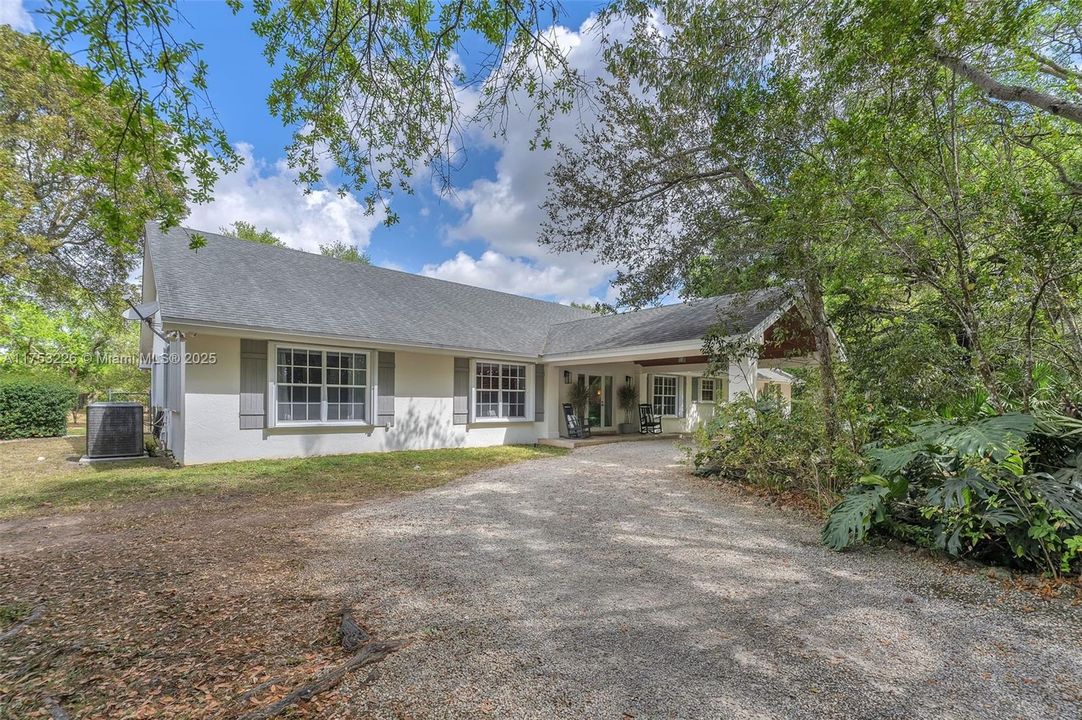 Recently Sold: $999,999 (4 beds, 3 baths, 3094 Square Feet)