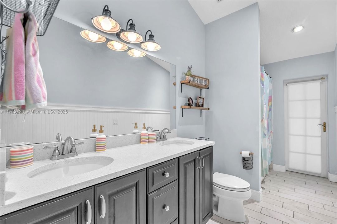 Recently Sold: $999,999 (4 beds, 3 baths, 3094 Square Feet)