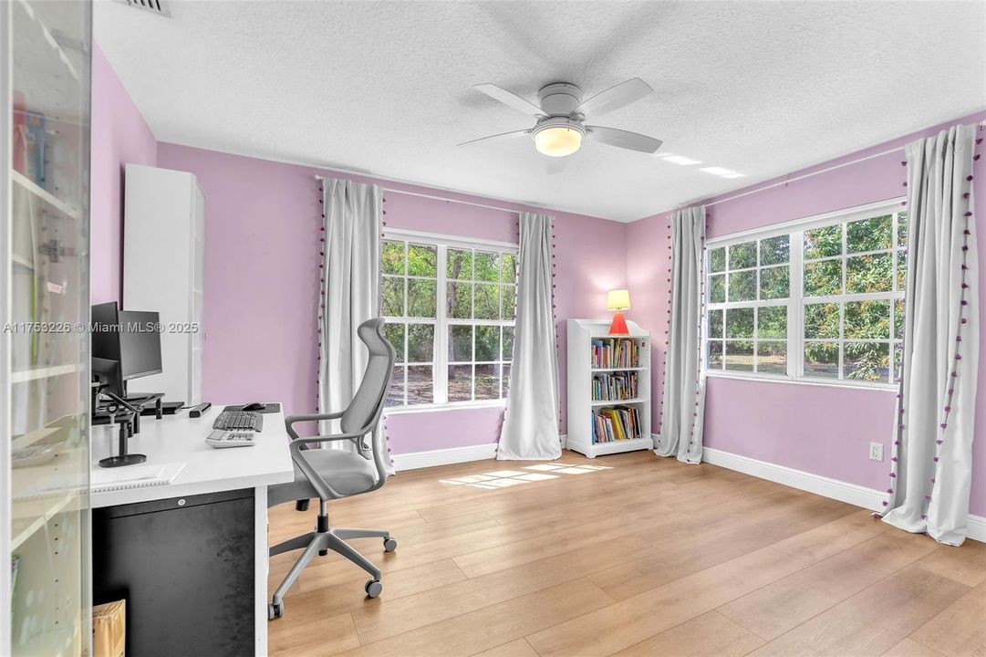 Recently Sold: $999,999 (4 beds, 3 baths, 3094 Square Feet)