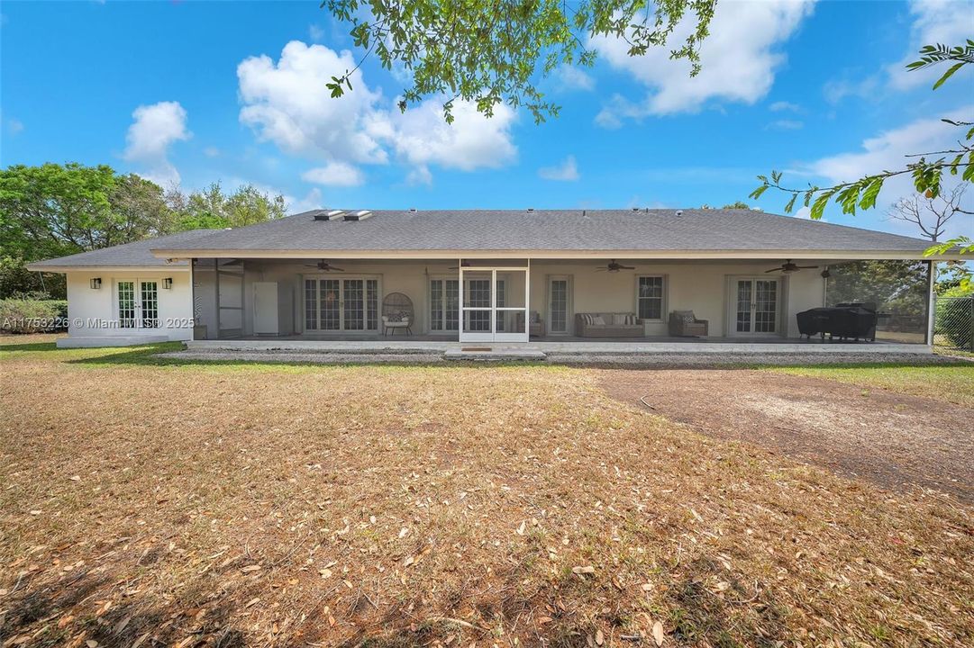 Recently Sold: $999,999 (4 beds, 3 baths, 3094 Square Feet)