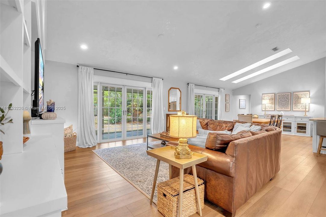 Recently Sold: $999,999 (4 beds, 3 baths, 3094 Square Feet)