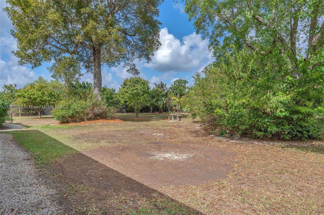 Recently Sold: $999,999 (4 beds, 3 baths, 3094 Square Feet)