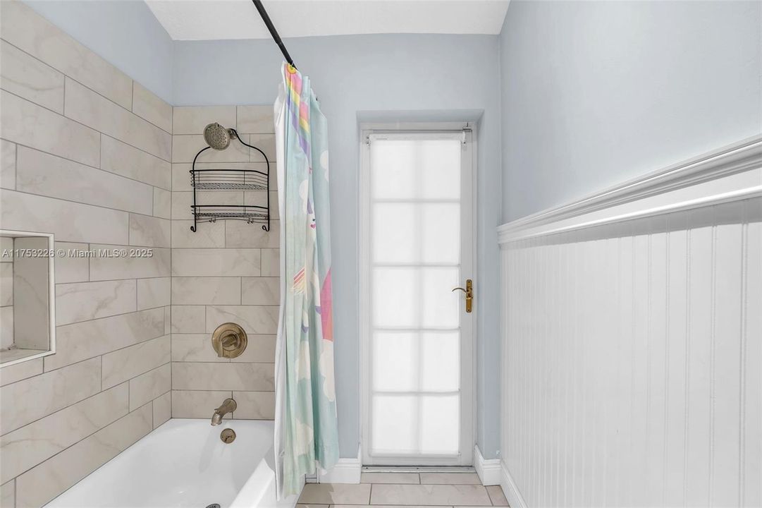 Recently Sold: $999,999 (4 beds, 3 baths, 3094 Square Feet)