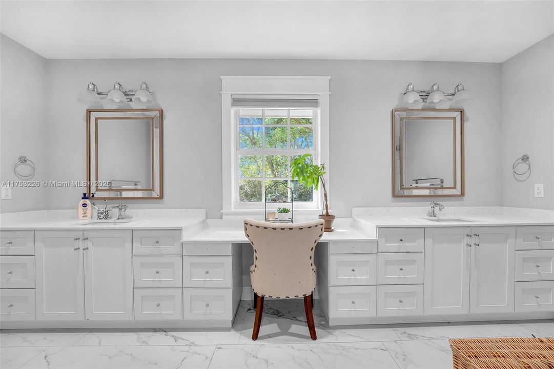 Recently Sold: $999,999 (4 beds, 3 baths, 3094 Square Feet)