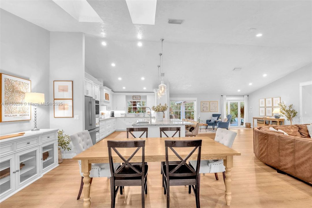 Recently Sold: $999,999 (4 beds, 3 baths, 3094 Square Feet)