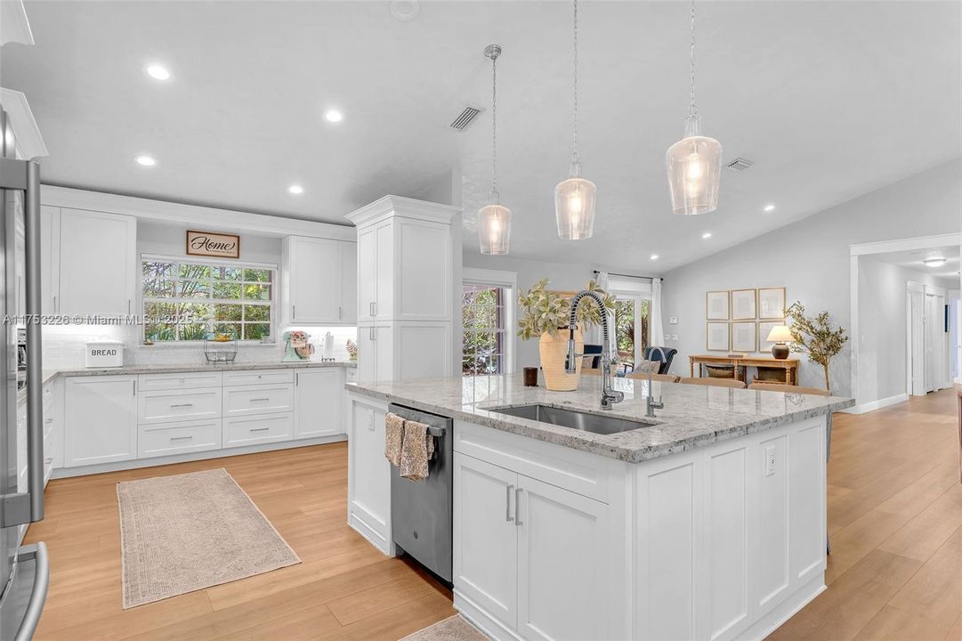 Recently Sold: $999,999 (4 beds, 3 baths, 3094 Square Feet)