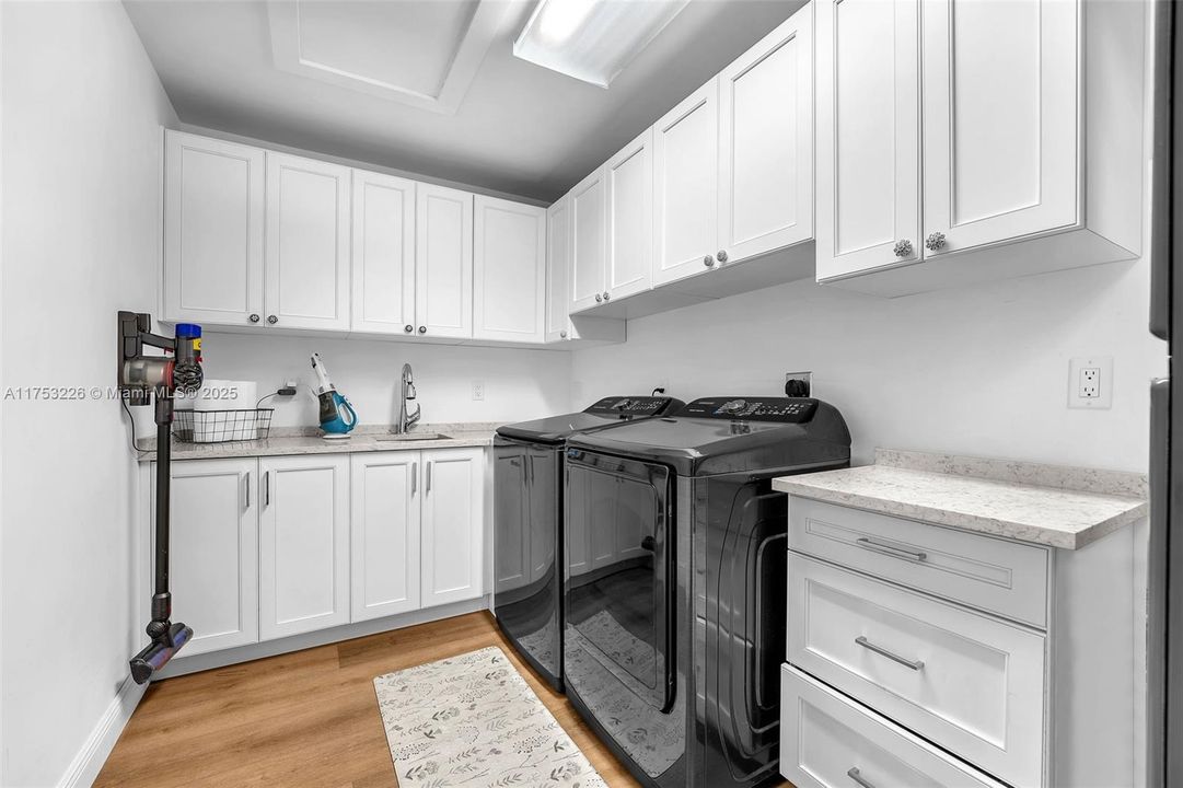 Recently Sold: $999,999 (4 beds, 3 baths, 3094 Square Feet)