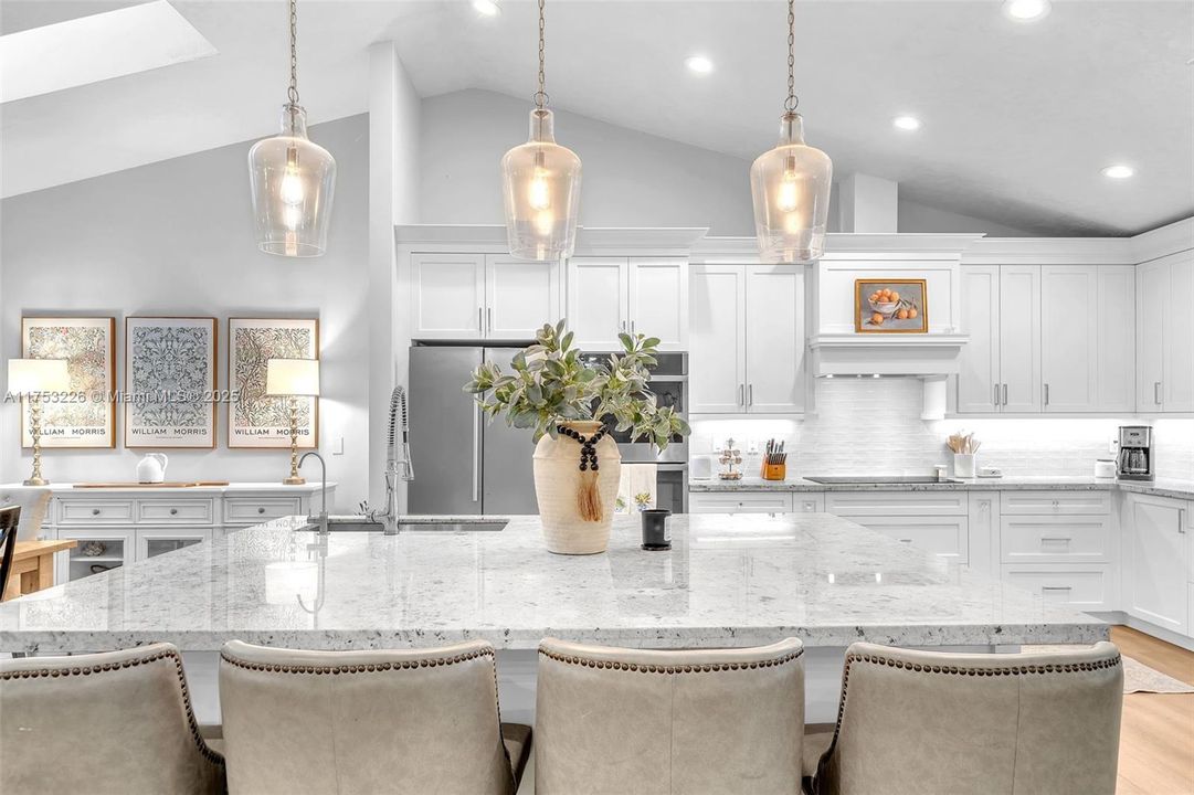 Recently Sold: $999,999 (4 beds, 3 baths, 3094 Square Feet)