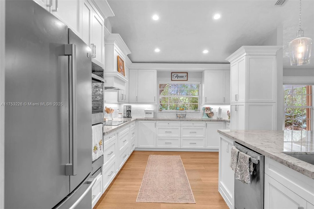 Recently Sold: $999,999 (4 beds, 3 baths, 3094 Square Feet)