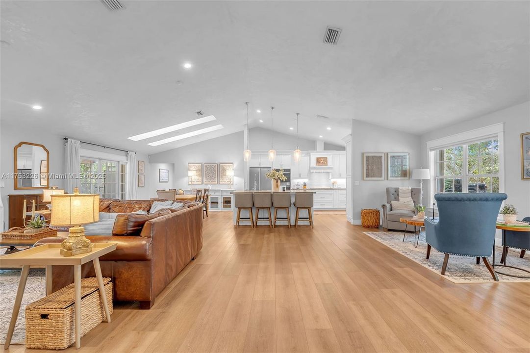 Recently Sold: $999,999 (4 beds, 3 baths, 3094 Square Feet)