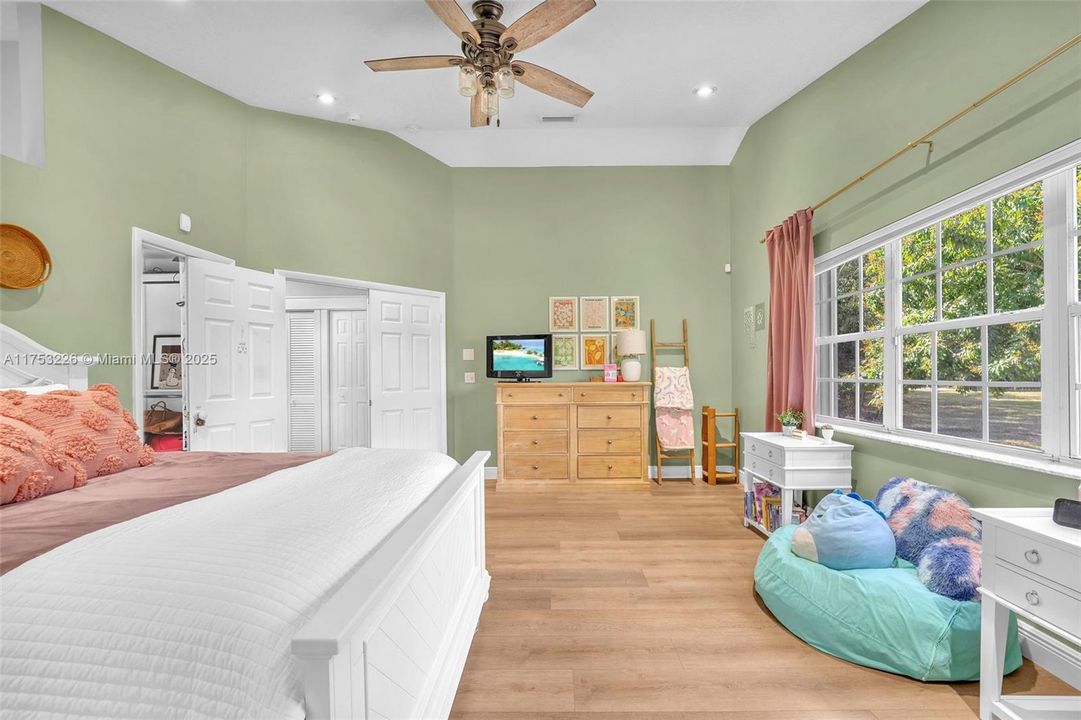 Recently Sold: $999,999 (4 beds, 3 baths, 3094 Square Feet)