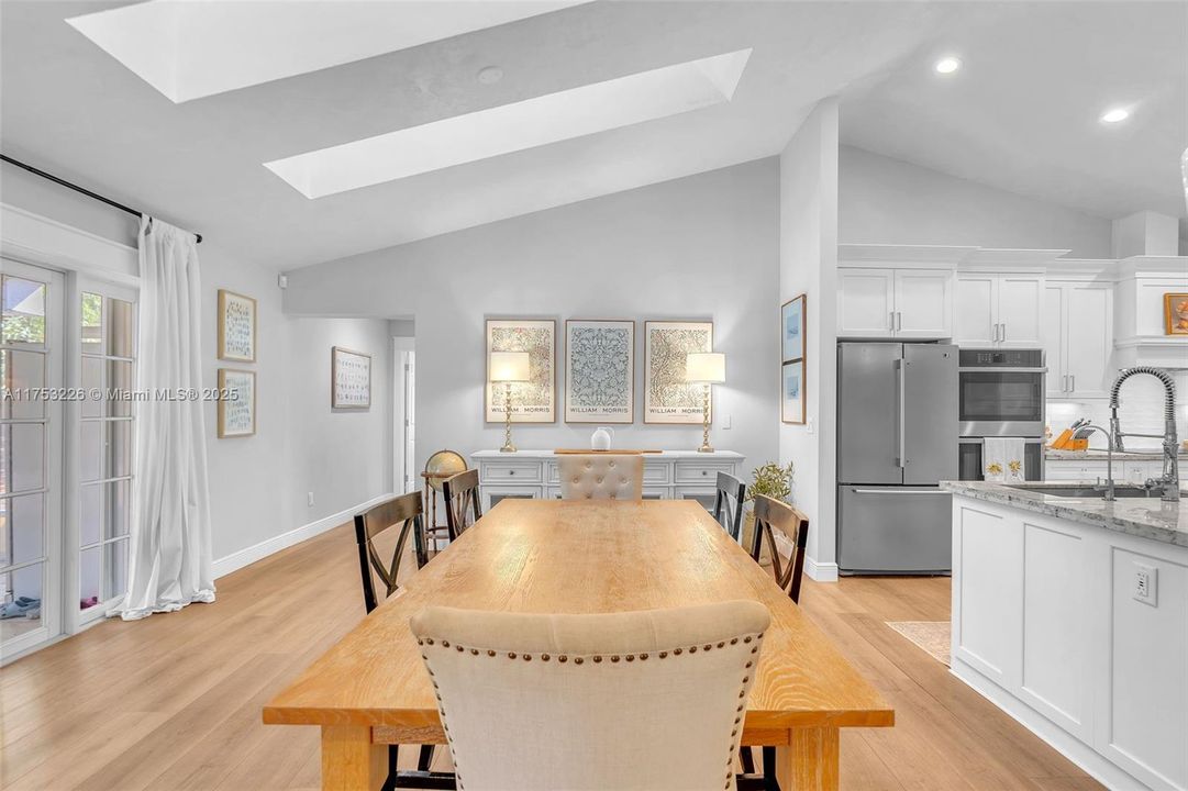 Recently Sold: $999,999 (4 beds, 3 baths, 3094 Square Feet)