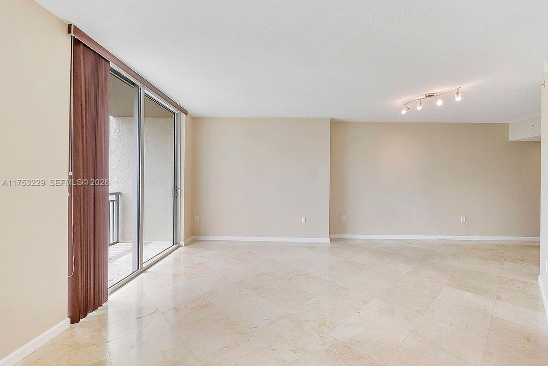 На продажу: $325,000 (1 спален, 1 ванн, 657 Квадратных фут)