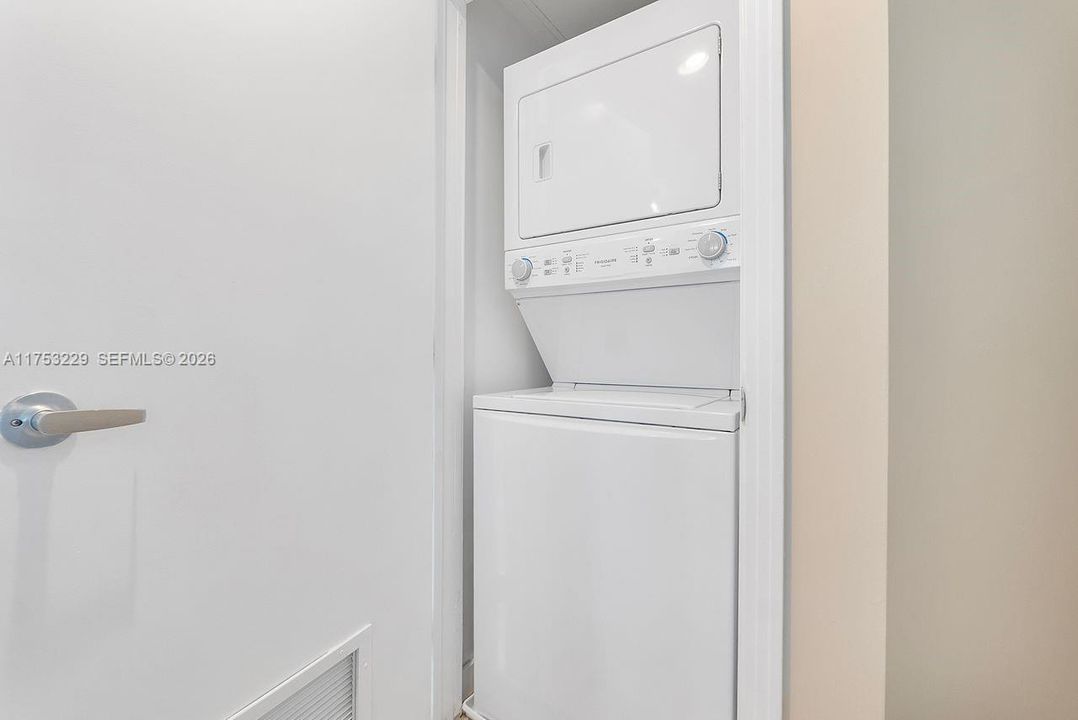 На продажу: $325,000 (1 спален, 1 ванн, 657 Квадратных фут)