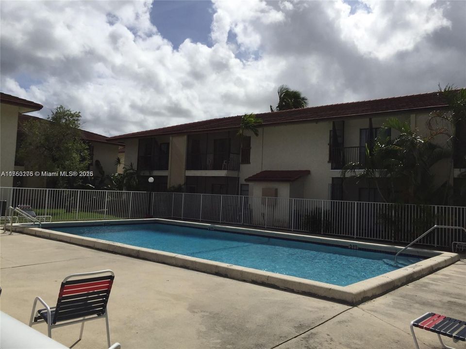 Recently Sold: $175,000 (2 beds, 2 baths, 800 Square Feet)