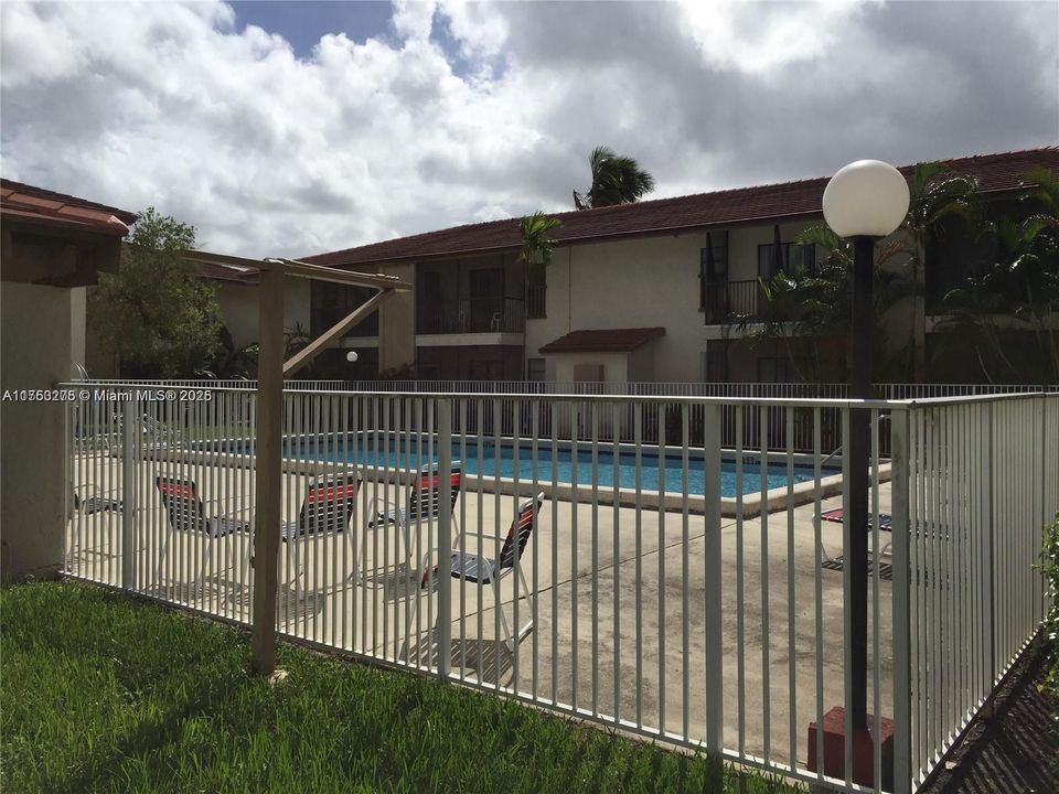 Recently Sold: $175,000 (2 beds, 2 baths, 800 Square Feet)