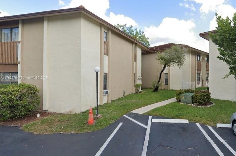 Recently Sold: $175,000 (2 beds, 2 baths, 800 Square Feet)