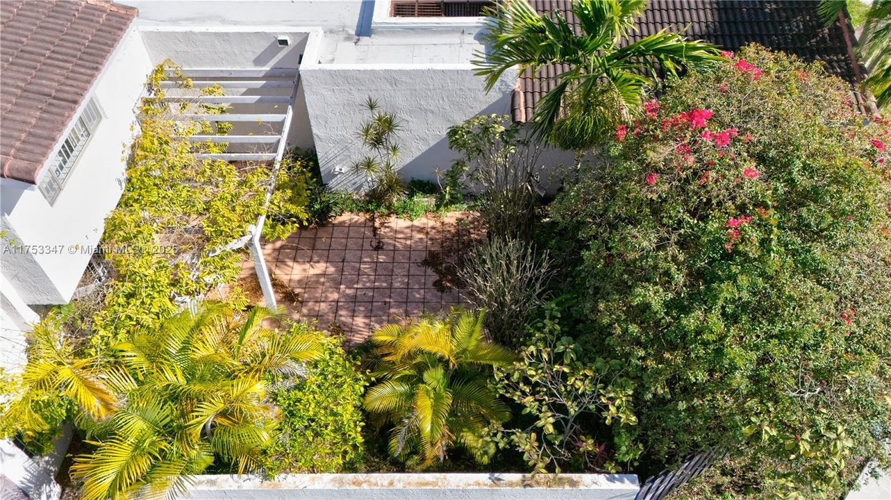 Recientemente alquilado: $3,200 (3 camas, 3 baños, 1744 Pies cuadrados)