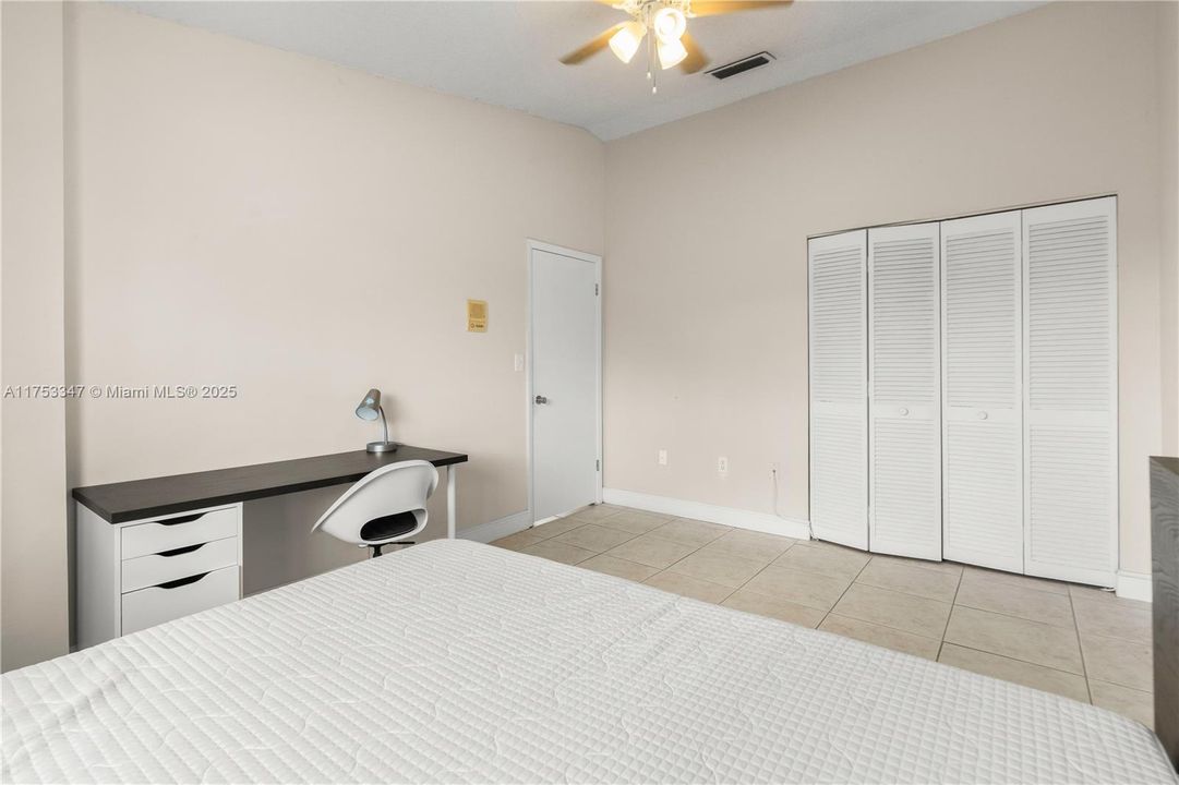 Recientemente alquilado: $3,200 (3 camas, 3 baños, 1744 Pies cuadrados)