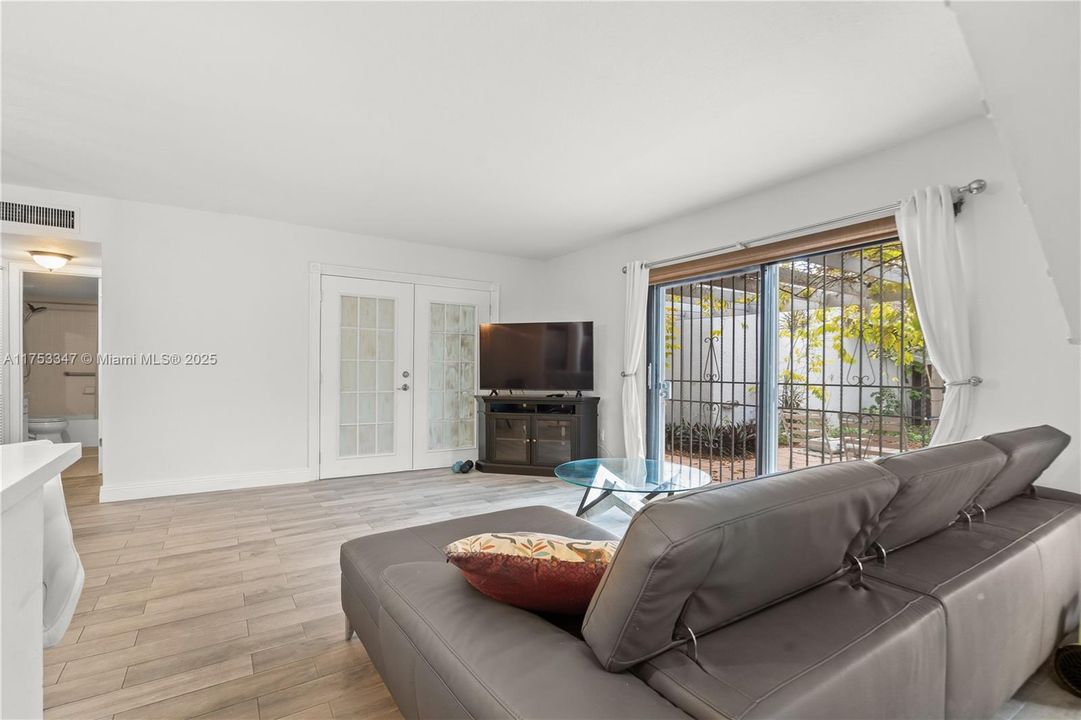 Recientemente alquilado: $3,200 (3 camas, 3 baños, 1744 Pies cuadrados)