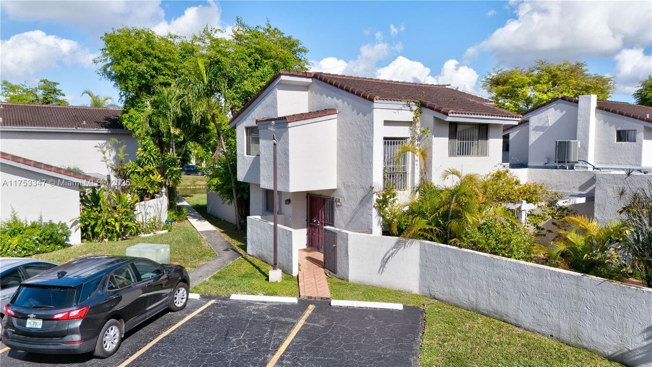 Recientemente alquilado: $3,200 (3 camas, 3 baños, 1744 Pies cuadrados)