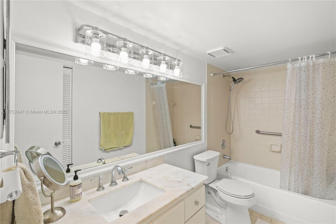 Recientemente alquilado: $3,200 (3 camas, 3 baños, 1744 Pies cuadrados)