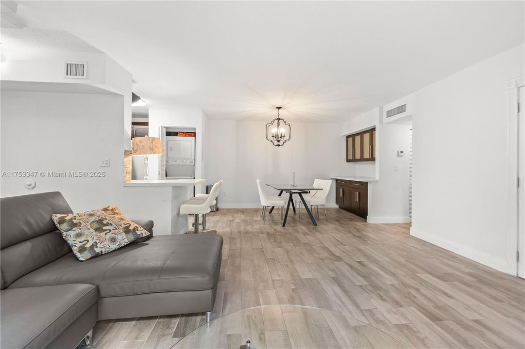 Recientemente alquilado: $3,200 (3 camas, 3 baños, 1744 Pies cuadrados)